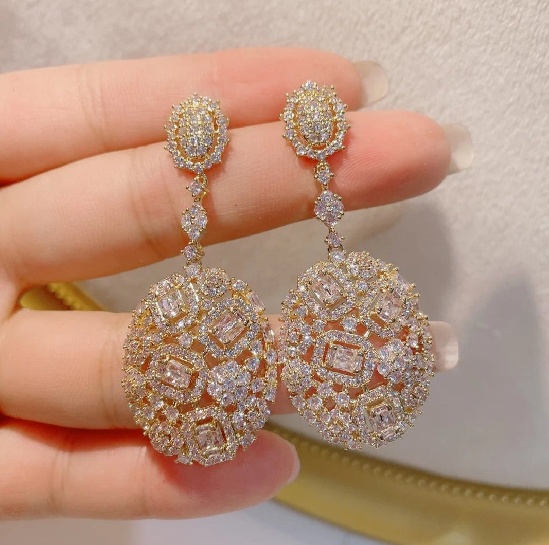 100% micro zirconia waterdrop earrings