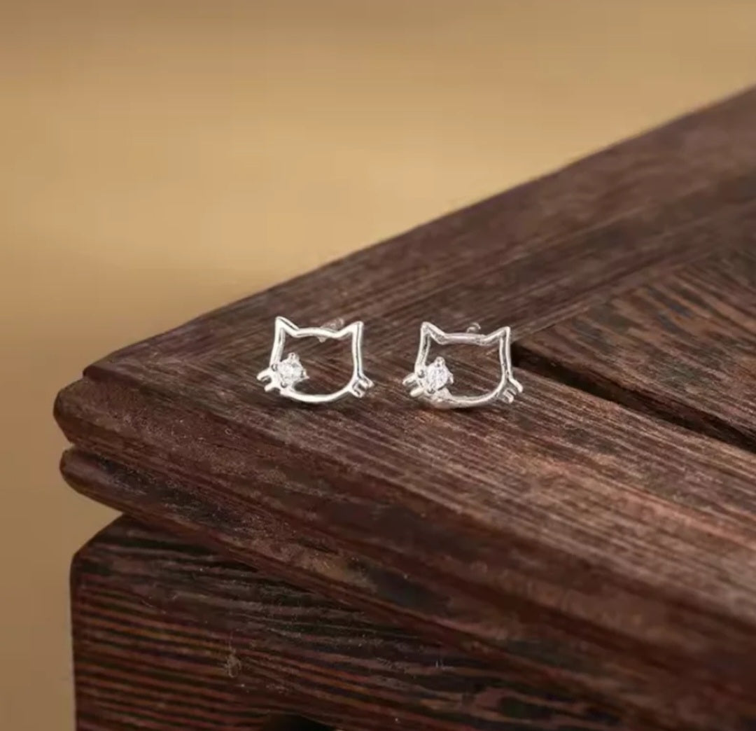 Cute hello kitty studs